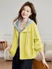Jaqueta Feminina de Primavera Estilo Coreano 2026 Nova Moda Casual Solta Curta Costurada Tricô com Capuz