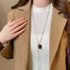 Collar Largo Extraíble con Forma de Corazón de Piedra Ojo de Tigre para Mujer, Cadena para Suéter de Diseño de Nicho de Lujo de Alta Gama para Otoño e Invierno, Accesorio de Moda