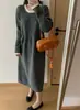 Elegante vestido-suéter de renda bicolor acima do joelho, novo estilo coreano outono e inverno 2026, malha solta de manga comprida para mulheres