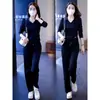 Conjunto Femenino Sencillo para Estilo de Viaje Diario en Primavera y Otoño: Conjunto de Dos Piezas: Top de Color Sólido con Cuello Polo Irregular y Pantalones Rectos Ajustados con Cordón