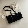 Bolso de mano nuevo estilo coreano con hebilla metálica de remaches para mujer, un nicho, de gran capacidad, moderno y a la moda, adecuado para ir al trabajo y para el uso diario