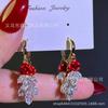Pendientes de lujo ligeros de alta gama con diseño retro elegante de circonita con forma de hoja de arce, con hebilla para otoño e invierno, de moda y exquisitos.