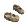 Zapatos para bebé con suela blanda, zapatos de moda calados de una sola pieza, nuevo modelo primavera 2026, zapatos transpirables de punta cerrada para niñas tipo princesa