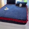 2026 Nova Classe A 200g Espessado Leite Fleece Renda Lençol de Elástico Estilo Coreano Estampado Acolchoado Roupa de Cama Protetor de Colchão