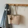 Bolsos de Gran Capacidad Otoño e Invierno 2025 Nuevo Estilo Retro para Viajar al Trabajo Bolso de Hombro para Mujer Bolso de Mano para Estudiante Universitario