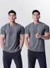 Camiseta Deportiva y de Ocio de Verano para Hombre con Cuello en V Pequeño, Manga Corta y Puños Cerrados para un Aspecto Más Grande, Top de Entrenamiento Físico con Cuello en V Pequeño