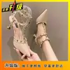 2026 Nuevos Sandalias de Tacón Alto de Punta Fina para Verano Mujeres Punta Cerrada con Tachuelas Planos Versátiles Zapatos Individuales Correa al Tobillo Mujeres