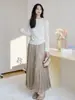 Principios de otoño de 2026, camiseta de manga larga estilo commuter de lana Tencel con un nudo retorcido tridimensional y cuello redondo, camiseta base de diseño entallador