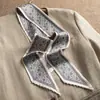 Bufanda de Seda Diagonal Floral Retro de Moda para Decoración del Cabello, Cinta Larga para Atar el Cabello, Cinturón de Cintura, o como un Pañuelo Largo Pequeño para Mujer