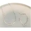 Pulseira de Osso de Cobra com Laço Prateado Estilo Minimalista para Mulheres, Estilo de Nicho de Luxo Leve, Acessório de Mão Elegante para Estudantes e Melhores Amigas