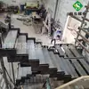 Escalera de tijera en forma de U casual produce quilla de estructura de acero dentada personalizada peldaño de madera de haya placa de sellado inferior con LED LED
