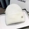 Nuevo gorro de punto para otoño e invierno para mujer, forrado de polar y engrosado, gorro versátil para circunferencia de cabeza grande, sombrero cálido y protector de orejas para clima frío