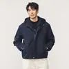 Chamarra con capucha estilo workwear para hombre, nueva colección otoño 2026, corte holgado, versátil, diseño patchwork con colores contrastantes, imitación de dos piezas, prenda de abrigo de moda