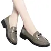 Mocassins de couro envernizado para mulheres, coleção de primavera, salto médio, novo estilo 2026, salto grosso, sapatos femininos, sapatos para mulheres de meia-idade, scarpins de bico fechado
