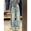 Jeans retro estilo americano de perna larga com corte curvo para mulheres, nova coleção primavera/outono 2026, calças plissadas de cor clara bordadas de corte reto soltas