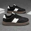 Sapatos masculinos populares 2026, novos sapatos casuais planos respiráveis de verão, sapatos versáteis de trabalho da moda