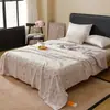 Manta Compuesta de Terciopelo Engrosado Cálido con Relieve Manta de Felpa de Invierno Manta Cubresofá Manta para Siesta en la Oficina Lavable a Máquina