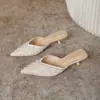 Saia de baixo social estilo francês Sapatos de salto alto para mulheres, Novo luxo de verão 2026 Mules com salto fino e bico fechado K45