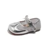Sandálias Fechadas com Laço de Rede para Meninas, Estilo Novo Primavera/Verão 2026, Sapatos de Couro Macio para Bebês e Crianças Pequenas, Sapatos Elegantes de Princesa