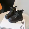 Botas de Cano Curto Macias Estilo Retrô para Meninas Verão 2025 Novas Botas de Couro Crianças de Tamanho Médio e Grande Meninos Botas Martin Casuais da Moda