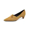 Sapatos Únicos de Couro de Pele de Ovelha Verde com Design de Nó Torcido, Bico Fino, Novo Estilo Coreano, Maduros e Elegantes, Sapatos de Salto Médio em Formato de Cone