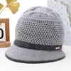 Chapéu de Inverno Feminino 2026 Novo Estilo Proteção Fria Aquecimento Chapéu de Mãe Meia-idade Aba Larga Veludo Adicionado Tricô Espesso Chapéu de Lã
