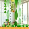 Decoração atmosfera Festival do Barco-Dragão lanternas verdes faixas de tecido penduradas decoração de jardim de infância shopping papel ondulado verde ondulado