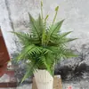 Plantas verdes artificiales en stock, manojos de helecho, hojas de helecho, hierba de helecho para decoración de paredes interiores y diseño de paisajes, césped artificial al por mayor