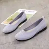 Zapatos de mujer al por mayor transfronterizos, modelos transpirables versátiles de verano, zapatos de tela nuevos del viejo Pekín, zapatos casuales sin cordones de suela blanda para madres