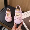Sapatos Pequenos de Couro para Meninas 2026 Primavera Novo Estilo Sapatos de Princesa com Laço de Lantejoulas Infantis Sapatos Rasos de Salto Baixo para Bebê