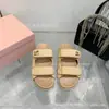 Novas Chinelos de Casa Grossos Tecidos à Mão M de Verão 2024 Chinelos com Velcro Estilo Europeu e Americano para Mulheres