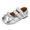 Zapatos de piel para niña 2026 modelo nuevo de otoño zapatos de princesa estilo ballet para niña pequeña con lazo zapatos sencillos para niño al por mayor