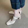 Sandalias tejidas estilo francés de temporada First Encounter para mujer 2026 Nuevos tacones altos de punta cuadrada para mujer con tacón grueso y diseño de punta cerrada para uso exterior en verano