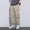 Calça Cargo com Múltiplos Bolsos para Homem, Nova Tendência de Marca para o Verão de 2025, Corte Solto, Versátil, Calça Longa Casual Tendência Estilo Jogger para Homem