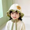 Gorro de Punto para Protección de Oídos de Bebé Otoño/Invierno Estilo Coreano con Volantes Florales Gorro para Bebé de Atar Cálido para Bebé Venta al por Mayor