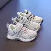 Nueva colección primavera/verano 2026 de zapatillas deportivas para niños: zapatos casuales cómodos, transpirables y elegantes para niños y niñas, adecuados tanto para niños de tamaño mediano como grande, y versátiles para varios atuendos