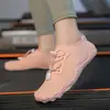 Zapatos de fitness para interior, zapatos de yoga, zapatillas deportivas para mujer, especializados para entrenamiento aeróbico, cuerda para saltar, baile, silenciosos, antideslizantes, amortiguadores para uso en casa