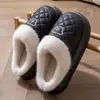 Pantuflas de algodón impermeables para mujer, cálidas para usar al aire libre en invierno, adecuadas para parejas, uso en casa, cálidas y cómodas, zapatos de algodón de otoño para hombre