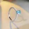 Anillo de Plata de Ley S925 con Aguamarina Jiumei Jewelry para Mujer Venta al por Mayor Estilo Ins Anillo de Diamante de Carbono Alto de Circonita Estilo Sencillo