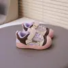 Zapatillas para Niños 2025 Otoño Nuevas de Caña Baja Antideslizantes Casuales para Niños y Niñas Moda Versátiles Anti-Pateo Zapatos de Bebé