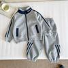Nausicaa do Vale do Vento 2025 Novo Outono Infantil Estilo Coreano Letra Bordada Roupa Esportiva Conjunto Casual de Duas Peças com Combinação de Cores para Meninos