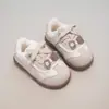 Zapatos de Felpa de Invierno para Niñas Zapatos de Algodón para Niños 2026 Nuevo Estilo Doble Algodón Cálidos Zapatos de Princesa Suela Suave para Bebé Zapatos de Entrenamiento Alemanes