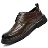 Sapatos masculinos de couro, vestimenta formal de negócios, coleção de verão, sapatos casuais de couro genuíno de alta qualidade para homens, estilos coreano e britânico da moda, adequados para casamentos e noivos