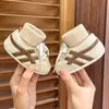 Sapatos e Meias Quentes para Bebês Recém-Nascidos no Outono e Inverno para Meninos e Meninas de 0 a 1 Ano, Sapatos com Proteção Antiderrapante Integrada nos Pés