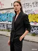 Za Comercio Exterior Venta al por mayor transfronteriza Estilo europeo y americano Ropa para mujer Otoño Nuevo Casual Moda Rayas Hombros anchos Blazer