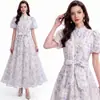 Ropa de Mujer de Comercio Exterior Toma Real: Vestido de Encaje Francés Estilo Suave de Manga Corta con Cuello Alto de Pie de un Solo Botón Ceñido a la Cintura Adelgazante de Línea A