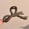 Elegante pinza de garra floral para peinado semi-recogido, nuevo modelo 2026 para mujer, pinza de tiburón de tamaño mediano para la parte trasera de la cabeza, accesorio para el cabello