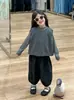 Outono e inverno de 2024 novas roupas infantis coreanas para meninas estilo Mori colete em camadas camisa de manga comprida listrada calças bombacha