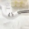 Pendientes de flor pequeña con cierre de tornillo, pendientes de temperamento femenino, versátiles, flor de cinco pétalos, diseño de nicho, nueva tendencia 2024