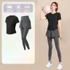 Conjunto esportivo profissional para corrida feminina, novo traje de fitness de verão respirável de secagem rápida, conjunto de yoga de alta qualidade de manga curta